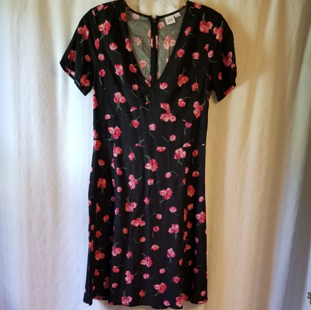 EUC Gap Black & Pink Floral V-Neck Dress, Size 2